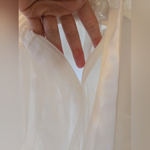 Ibtom Castle wedding/ party dress. Size small. Lace top, 3/4 sleeves. New. - Picture 8 of 8